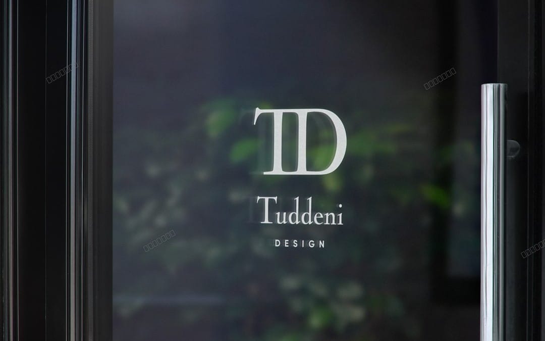 Tuddeni design logo mockup